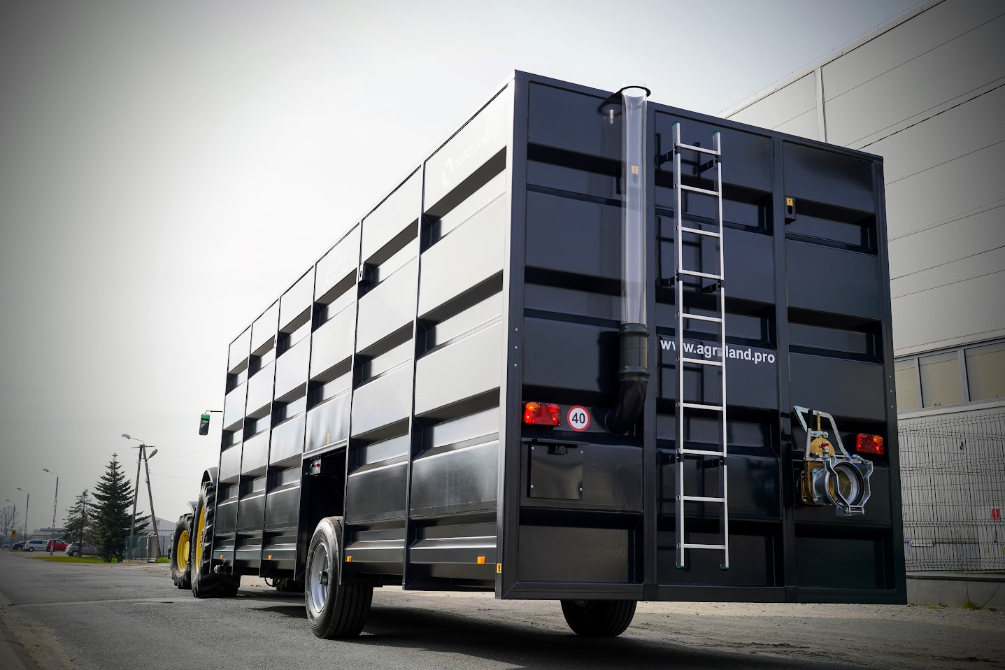 Record Trailers breidt gamma uit met mestcontainers