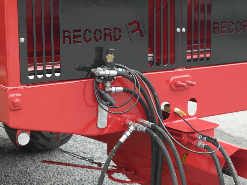 Traditional manure spreader