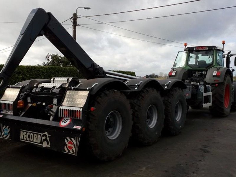 Hook lift trailer