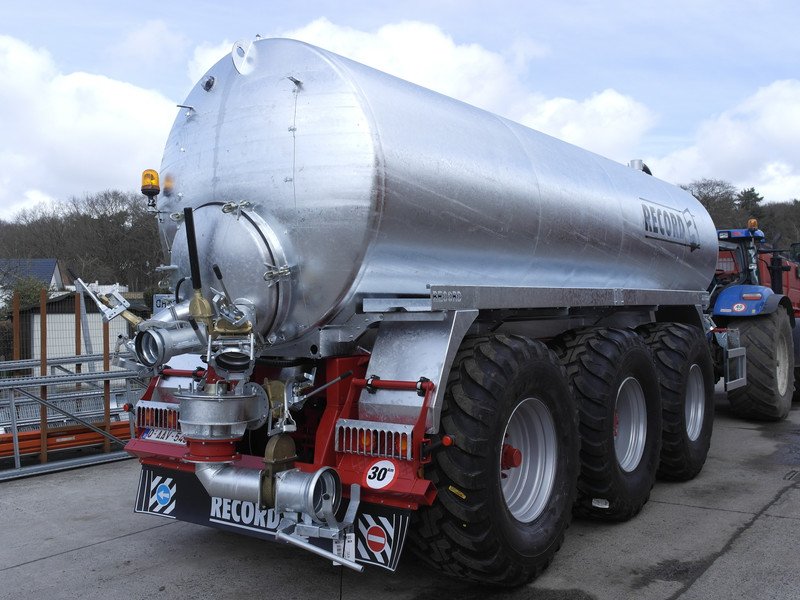 Slurry tanker