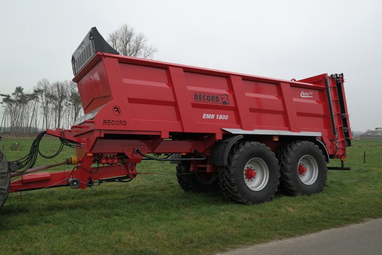 Traditional manure spreader