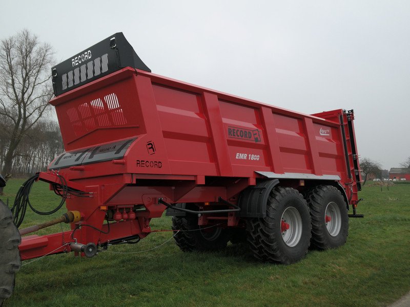 Traditional manure spreader
