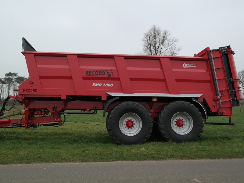 Traditional manure spreader