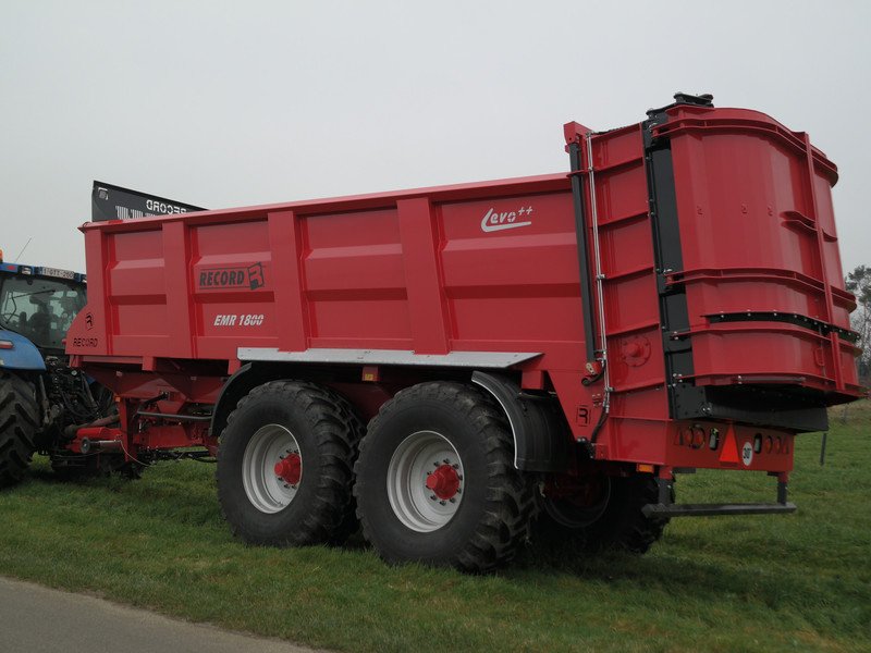 Traditional manure spreader