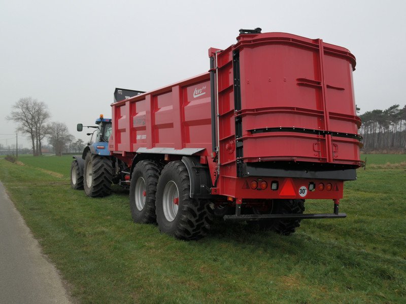 Traditional manure spreader
