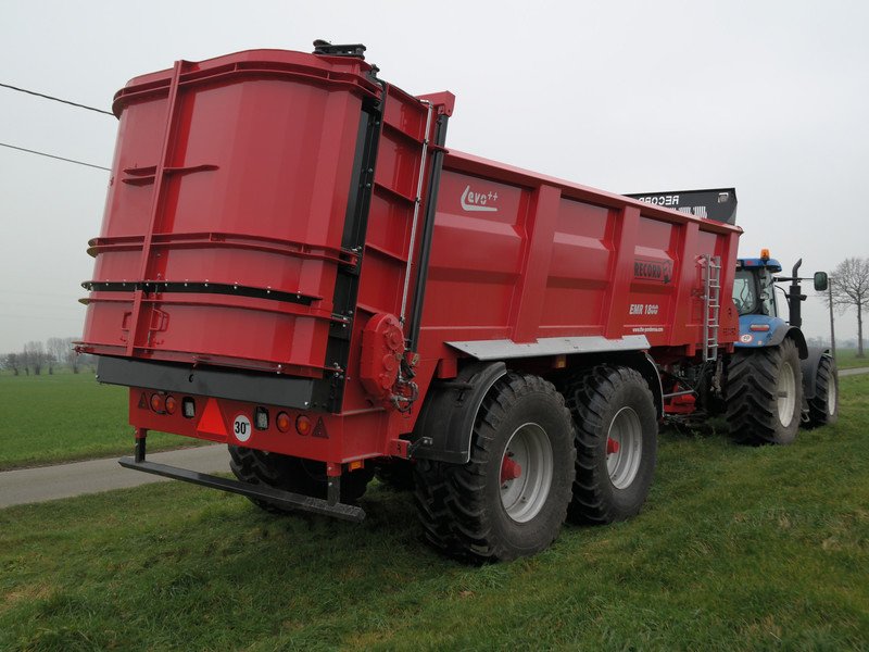 Traditional manure spreader