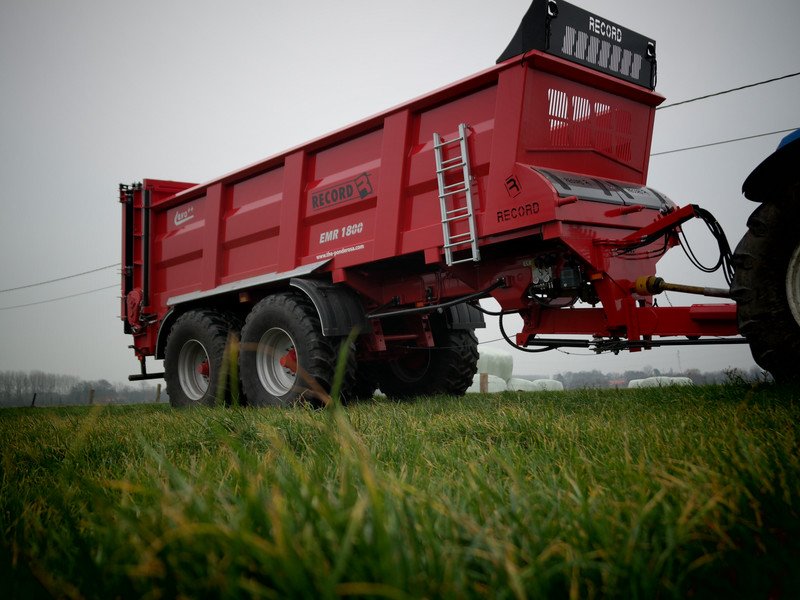 Traditional manure spreader
