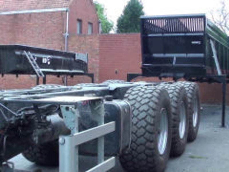 Detachable trailers