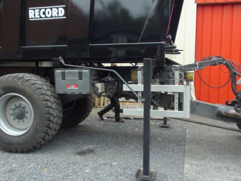 Detachable trailers