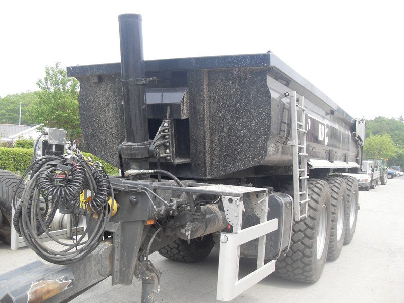 Detachable trailers