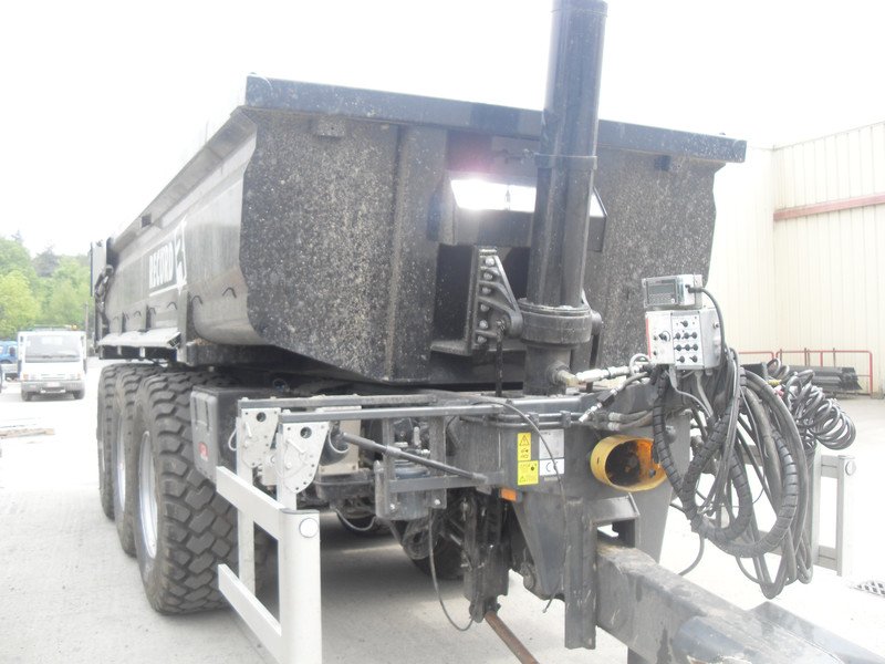 Detachable trailers